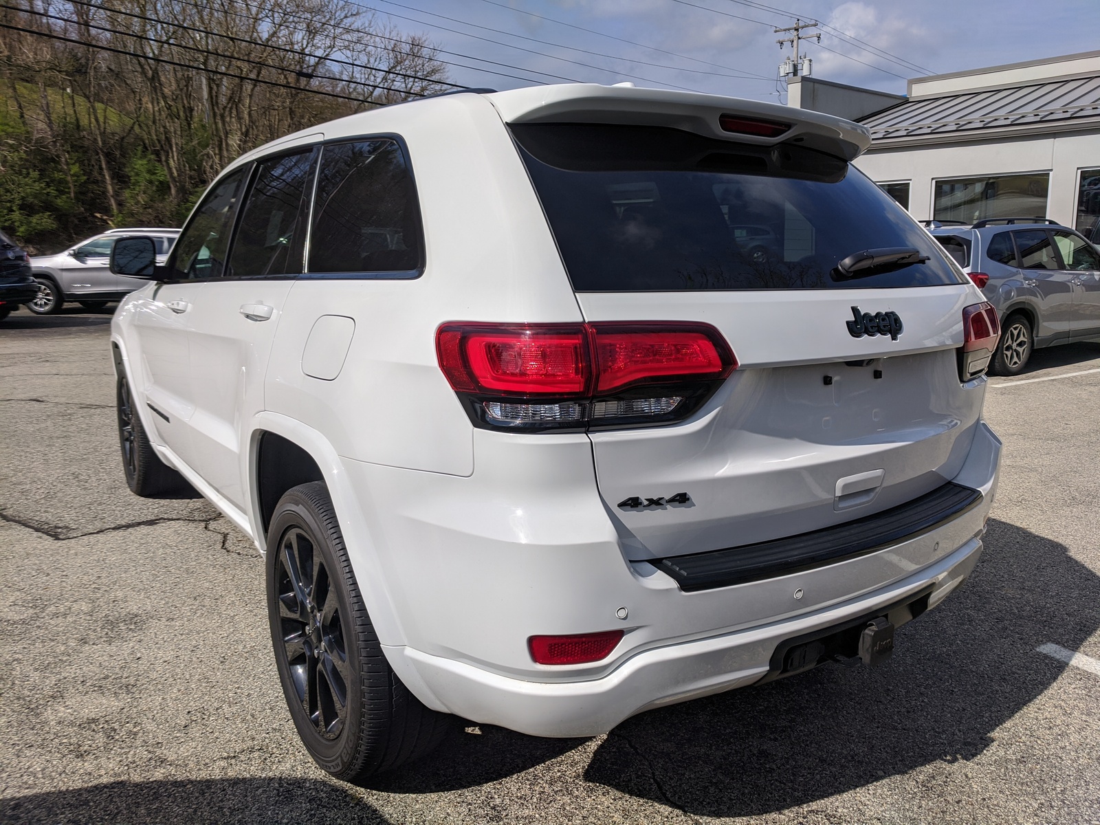 Pre-Owned 2017 Jeep Grand Cherokee Altitude in Bright White Clearcoat ...