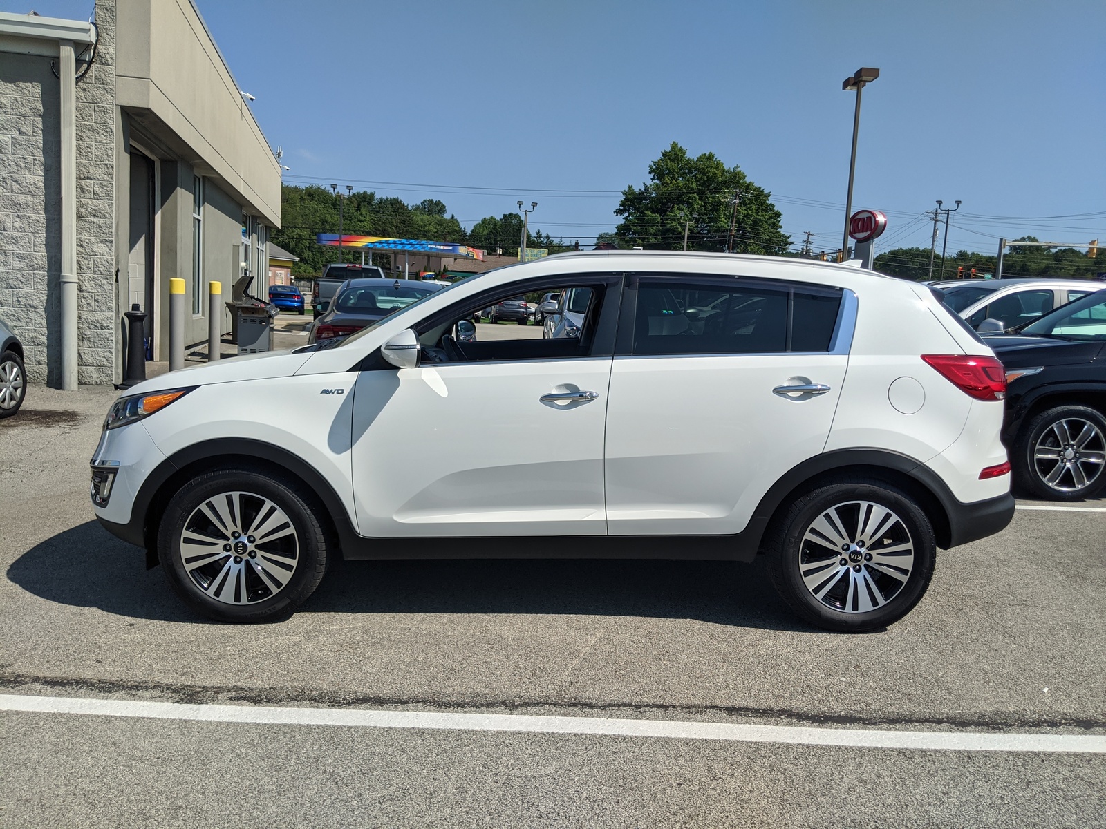 Pre-Owned 2016 Kia Sportage EX in Clear White | Greensburg | #K81652A